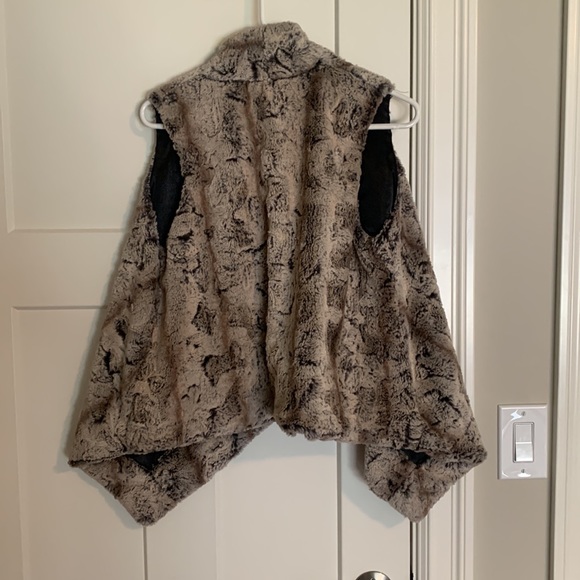 Faux Fur Vest - Picture 3 of 3